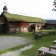 Fjøs med klokketårn fra Bjerkaker gård i Oppdal